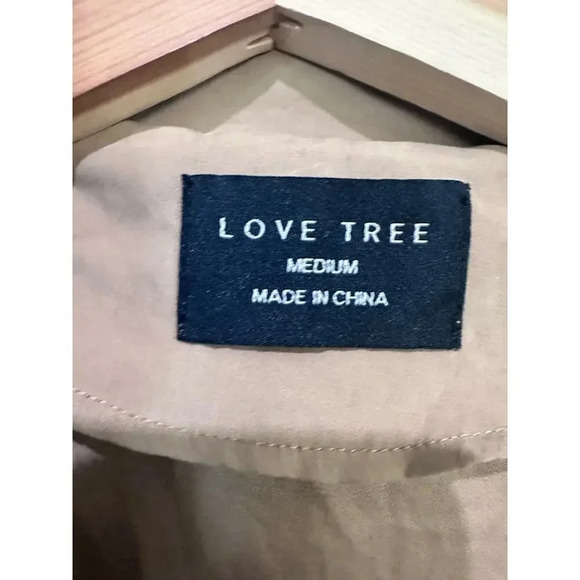 Love Tree Women's Tan Long Sleeve Double Breasted Trench Coat Size Medium - Picture 2 of 9